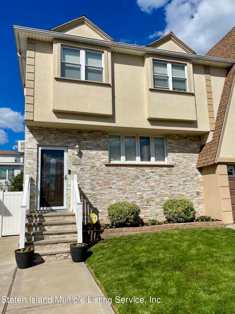 Photo of 241 Monahan Avenue, Staten Island, NY 10314 (MLS # 1161849)