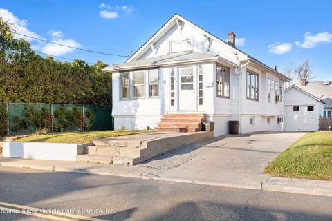 Photo of 235 Watchogue Road, Staten Island, NY 10314 (MLS # 1165686)