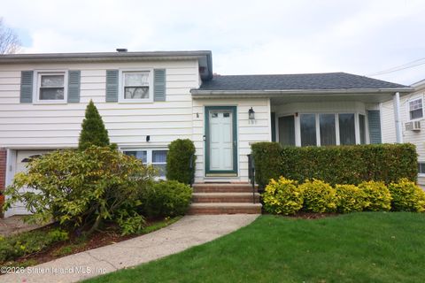 Photo of 197 Chesterton Avenue, Staten Island, NY 10306 (MLS # 2602046)