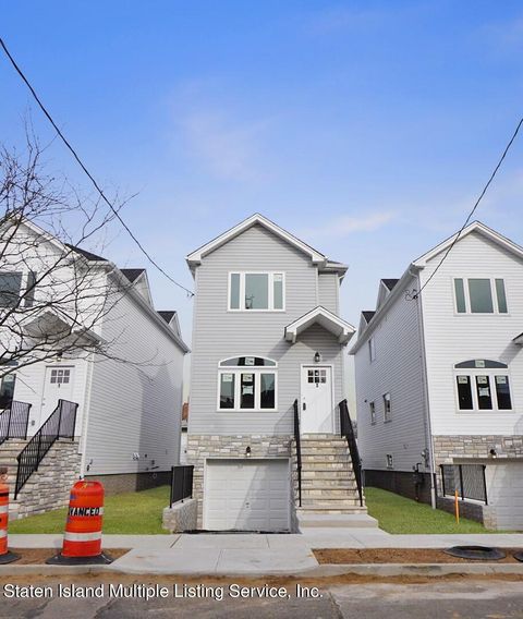 Photo of 3 Gridley Avenue, Staten Island, NY 10303 (MLS # 2400129)