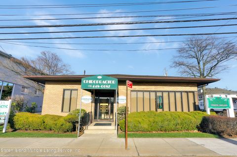 Photo of 1313 Clove Road, Staten Island, NY 10301 (MLS # 2401070)