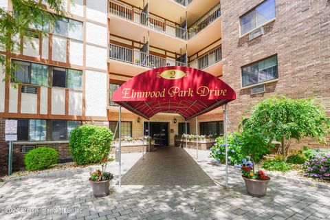 Photo of 2 Elmwood Park Drive #707, Staten Island, NY 10314 (MLS # 2403596)