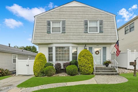 Photo of 249 Ramapo Avenue, Staten Island, NY 10309 (MLS # 1164277)