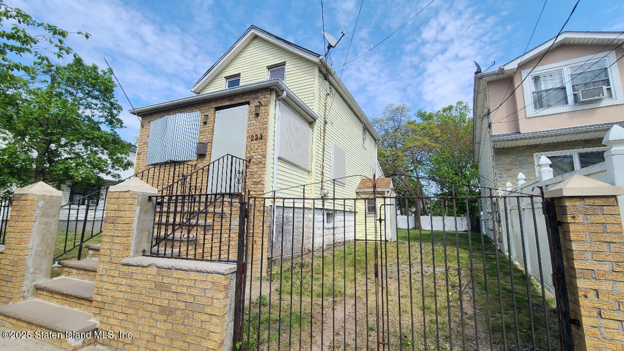233 Lockman Avenue, Staten Island, New York image 4