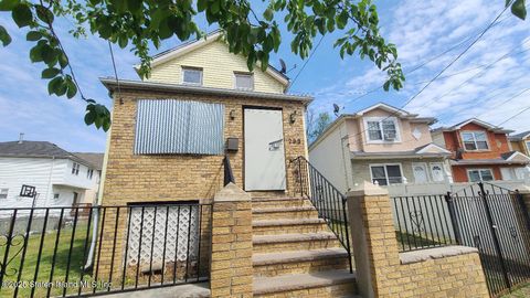 Photo of 233 Lockman Avenue, Staten Island, NY 10303 (MLS # 2502578)