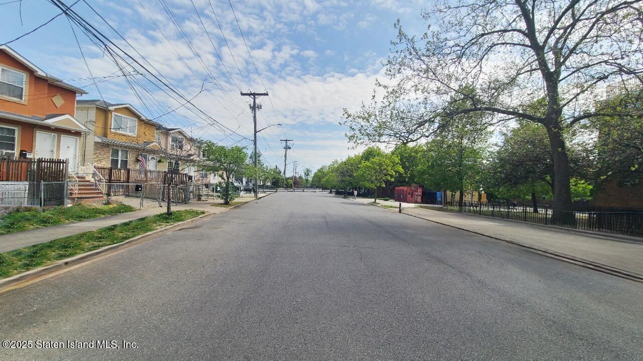 233 Lockman Avenue, Staten Island, New York image 17