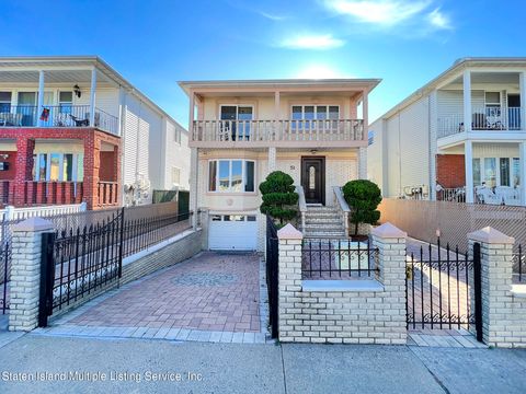 Photo of 52 Spartan Avenue, Staten Island, NY 10303 (MLS # 1159061)