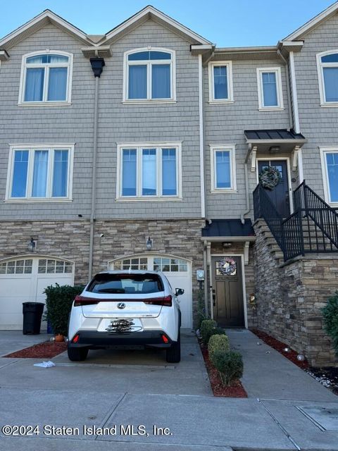 Photo of 154 Roman Avenue, Staten Island, NY 10314 (MLS # 2406909)