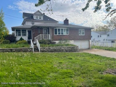 Photo of 44 Delmore Street, Staten Island, NY 10314 (MLS # 1163648)