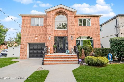 Photo of 274 Ashland Avenue, Staten Island, NY 10309 (MLS # 2505288)