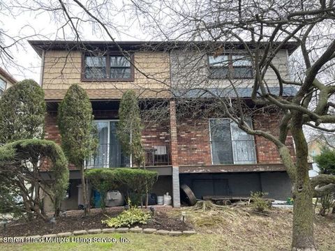 Photo of 306 Saint Johns Avenue, Staten Island, NY 10305 (MLS # 1160815)