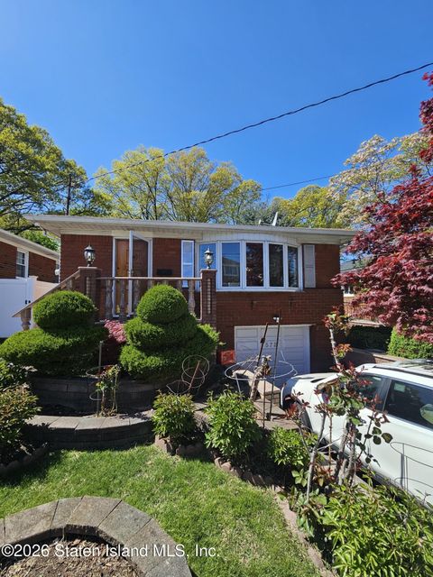 Photo of 572 Mosel Avenue, Staten Island, NY 10304 (MLS # 2602287)