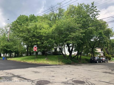 Photo of 203 Center Street, Staten Island, NY 10306 (MLS # 2503931)