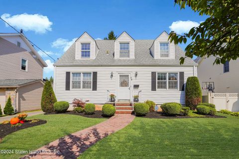 Photo of 79 Margaret Street, Staten Island, NY 10308 (MLS # 2405201)