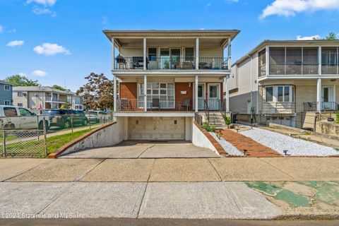 Photo of 81 Birch Road, Staten Island, NY 10303 (MLS # 2403252)