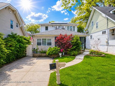 Photo of 270 Greeley Avenue, Staten Island, NY 10306 (MLS # 2602349)