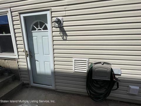 Photo of 178 Sandalwood Drive, Staten Island, NY 10308 (MLS # 1160889)