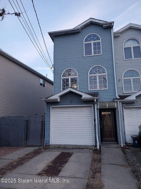 Photo of 16 St Johns Avenue, Staten Island, NY 10305 (MLS # 2501671)