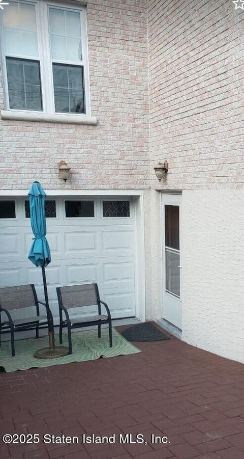 Photo of 15 Krissa Court, Staten Island, NY 10312 (MLS # 2501093)