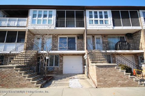Photo of 19 Lamped Loop #A1, Staten Island, NY 10314 (MLS # 1160109)