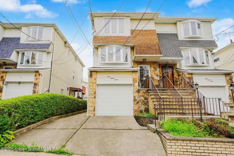 Photo of 127 Keating Place, Staten Island, NY 10314 (MLS # 2503968)
