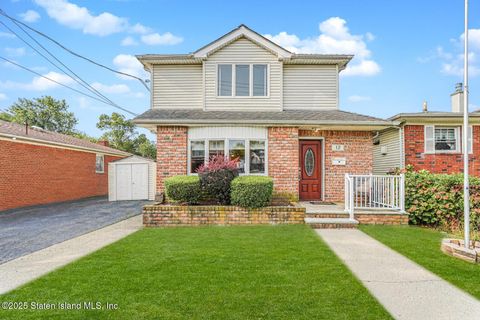 Photo of 12 Mcdermott Avenue, Staten Island, NY 10305 (MLS # 2505251)