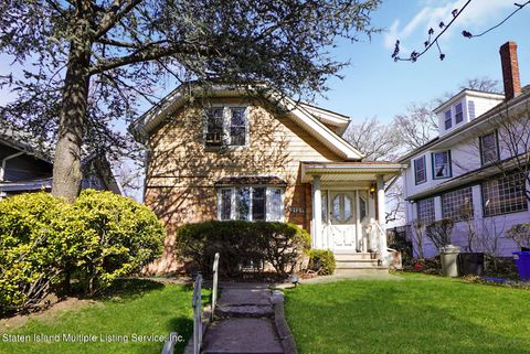 Photo of 2121 Clove Road, Staten Island, NY 10305 (MLS # 1162396)