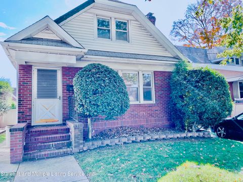 Photo of 142 Glenwood Avenue, Staten Island, NY 10301 (MLS # 1165109)