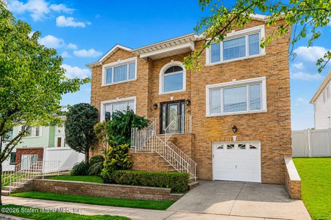 Photo of 41 Geldner Avenue, Staten Island, NY 10306 (MLS # 2602769)