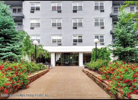 Photo of 20 Cliff Street #4l, Staten Island, NY 10305 (MLS # 1160499)