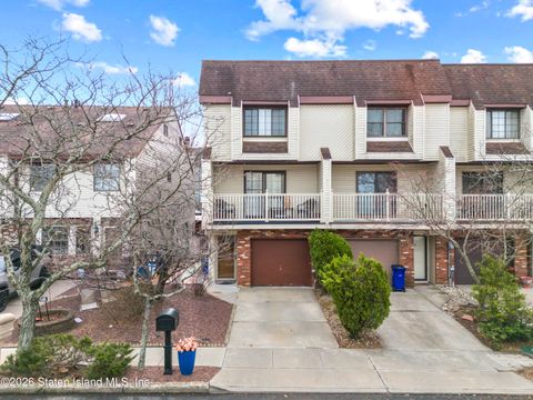 Photo of 23 Stack Drive, Staten Island, NY 10312 (MLS # 2601480)