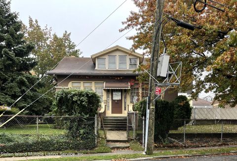 Photo of 4 Fingerboard Road, Staten Island, NY 10305 (MLS # 1165553)