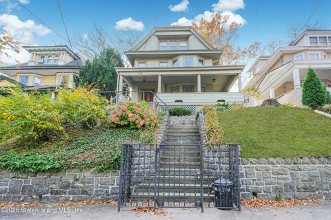 Photo of 98 Hamilton Avenue, Staten Island, NY 10301 (MLS # 2600119)