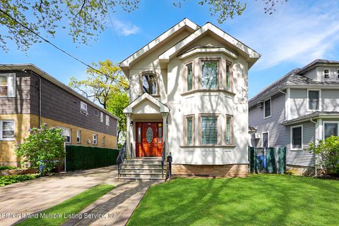 Photo of 271 Prescott Avenue, Staten Island, NY 10306 (MLS # 1161584)