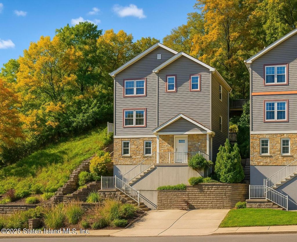 Photo of 10 Wandel Avenue, Staten Island, NY 10304 (MLS # 2506354)