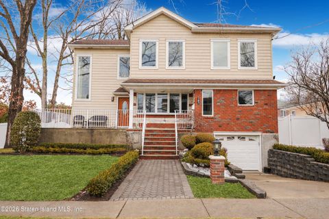 Photo of 183 Natick Street, Staten Island, NY 10306 (MLS # 2601118)