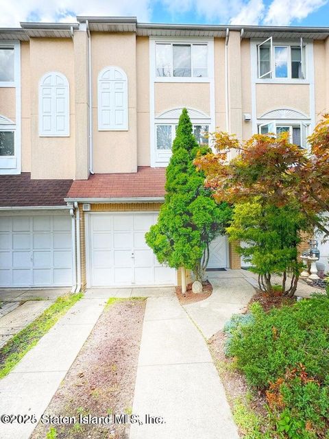 Photo of 719 Correll Avenue, Staten Island, NY 10309 (MLS # 2504925)