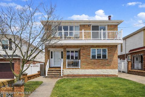 Photo of 604 Ionia Avenue, Staten Island, NY 10312 (MLS # 2601572)