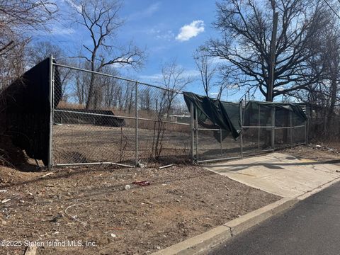 Photo of 4658 Arthur Kill Road, Staten Island, NY 10307 (MLS # 2501003)