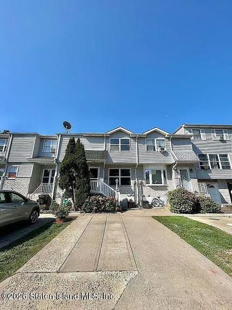 Photo of 169 Lorraine Loop, Staten Island, NY 10309 (MLS # 2600421)