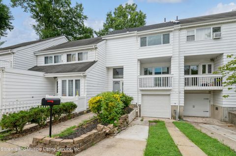Photo of 155 Carlyle Green, Staten Island, NY 10312 (MLS # 1163934)