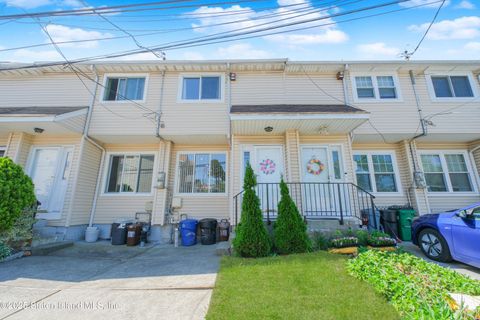 Photo of 24 Houston Lane, Staten Island, NY 10302 (MLS # 2503470)