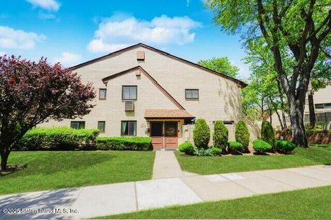 Photo of 7 Kathy Place #1a, Staten Island, NY 10314 (MLS # 2502819)