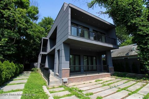 Photo of 1401 Bay Street, Staten Island, NY 10305 (MLS # 2503689)