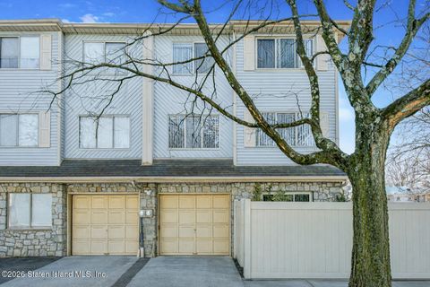 Photo of 857 Bloomingdale Road, Staten Island, NY 10309 (MLS # 2600587)