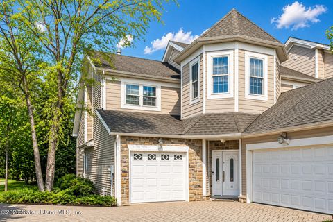 Photo of 10 Chart Loop, Staten Island, NY 10309 (MLS # 2602039)