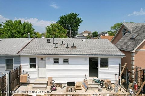 Photo of 164 Grimsby Street #C, Staten Island, NY 10306 (MLS # 1162421)