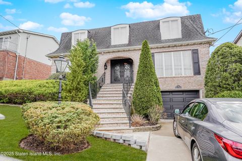 Photo of 108 Lincoln Street, Staten Island, NY 10314 (MLS # 2501714)