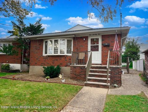Photo of 171 Cannon Boulevard, Staten Island, NY 10306 (MLS # 1165075)