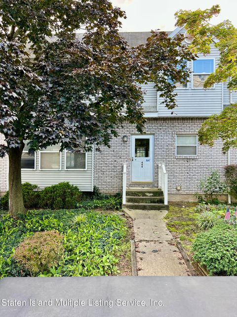 Photo of 444 Walker Street, Staten Island, NY 10303 (MLS # 1164289)